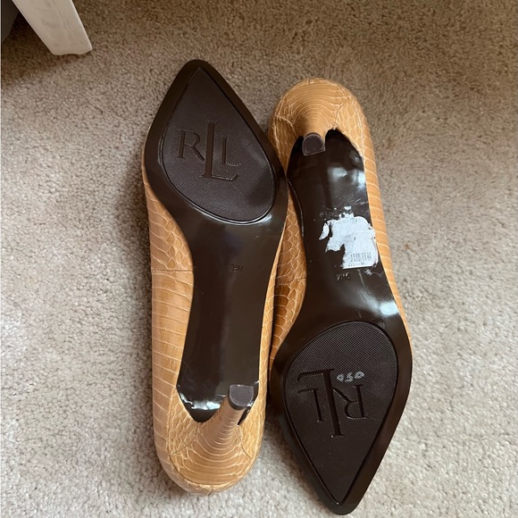 2 for $20 Lauren by Ralph Lauren New Tan Pumps - Picture 3 of 7